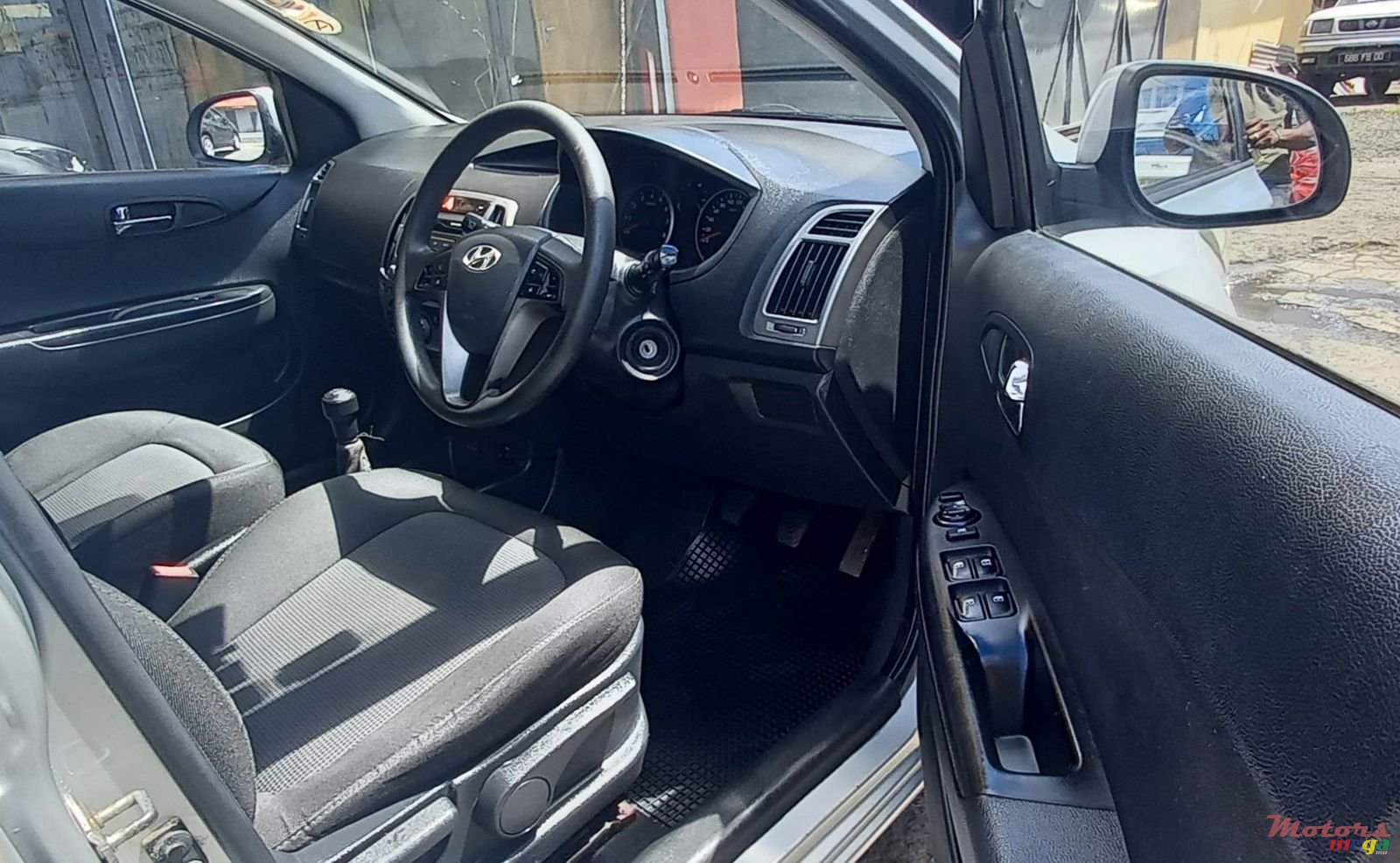 2013' Hyundai i20 photo #5