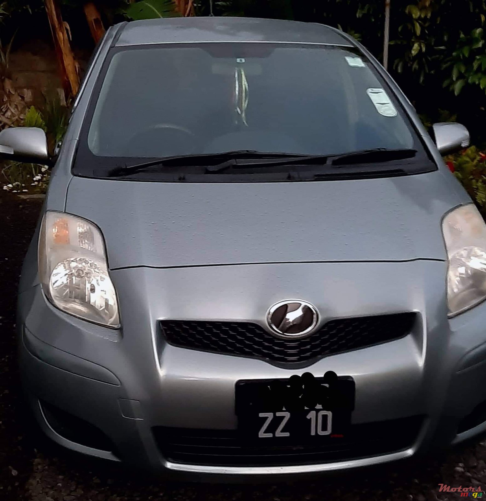 2010' Toyota Vitz photo #1