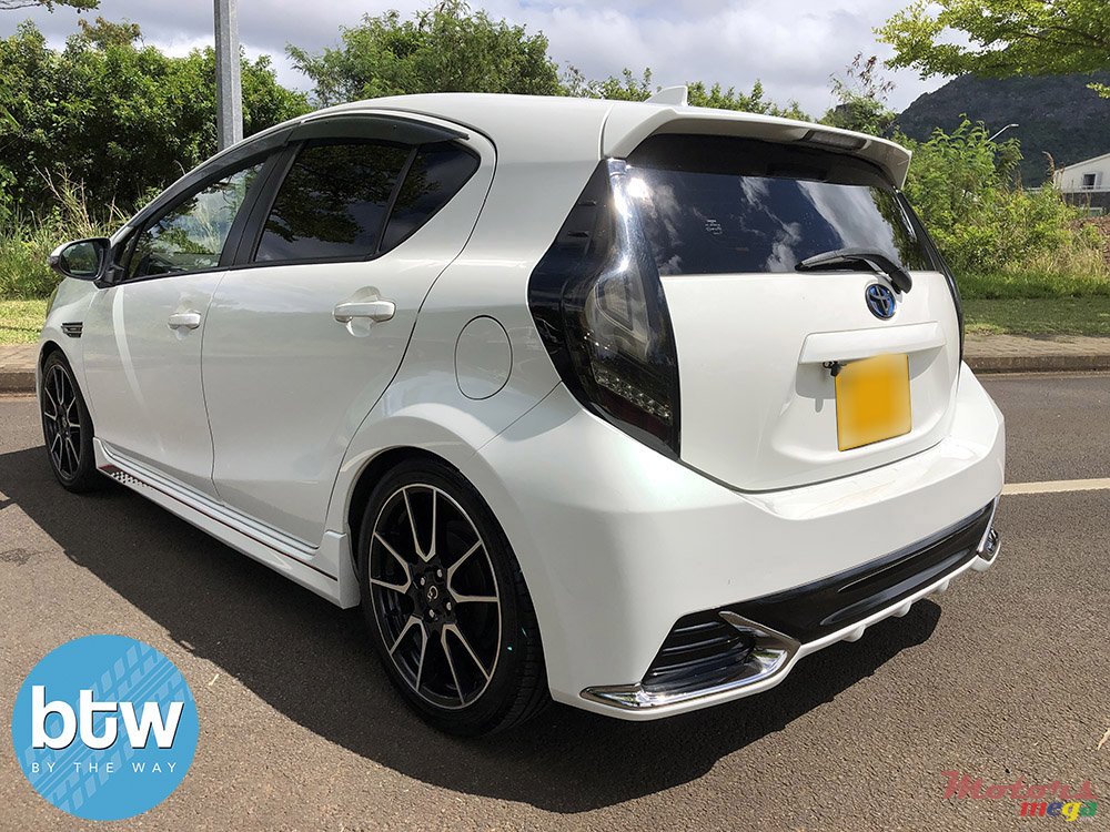 2016' Toyota Aqua photo #3