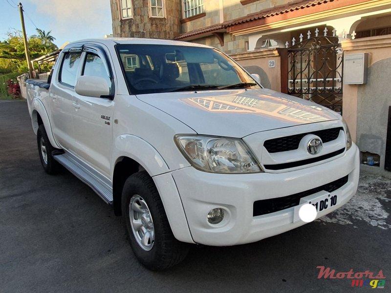 2010' Toyota Hilux 4x4 photo #1