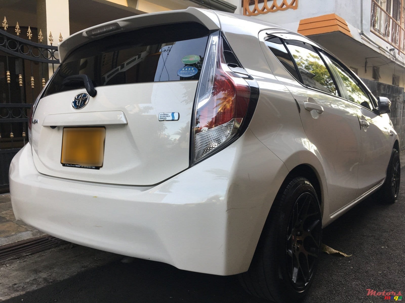 2016' Toyota Aqua photo #3