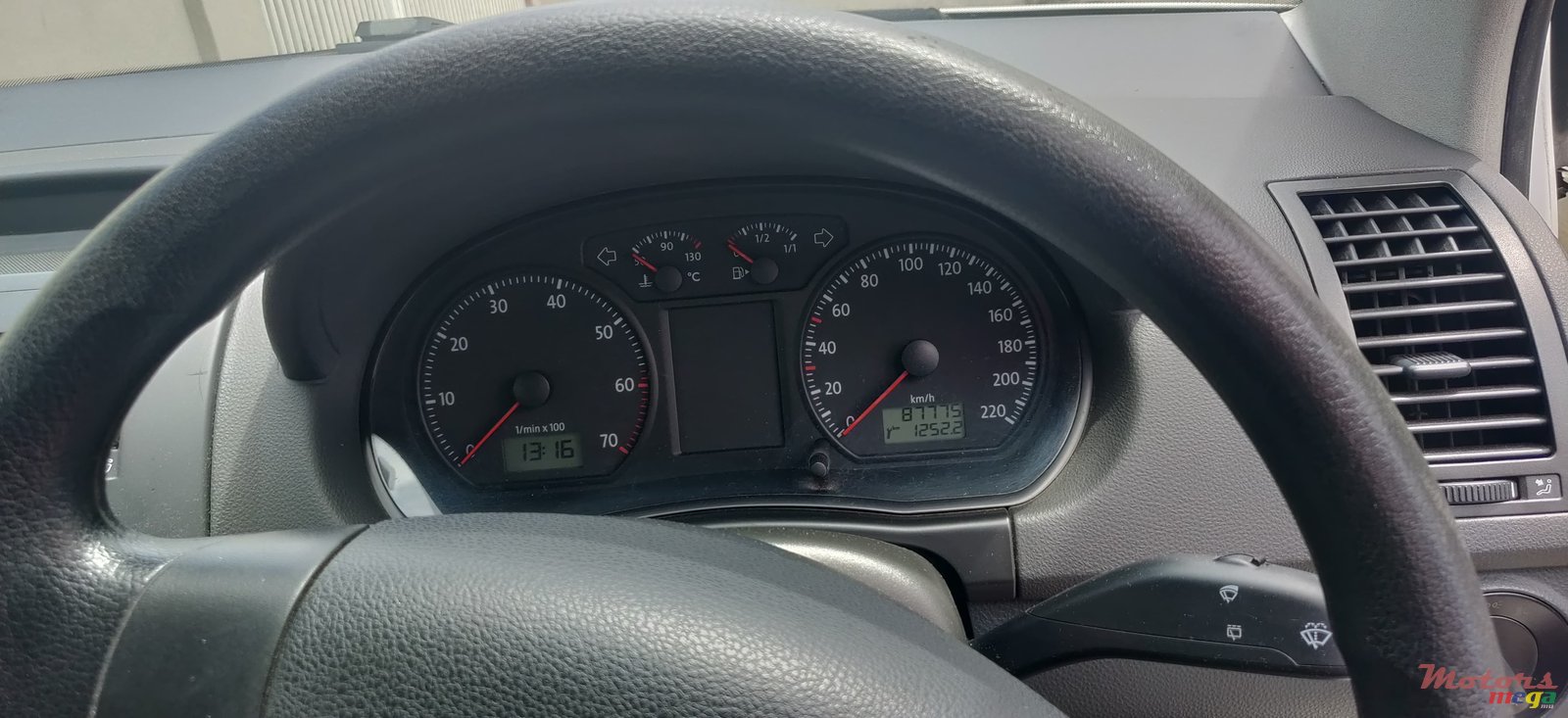 2008' Volkswagen Polo Hatchback photo #5