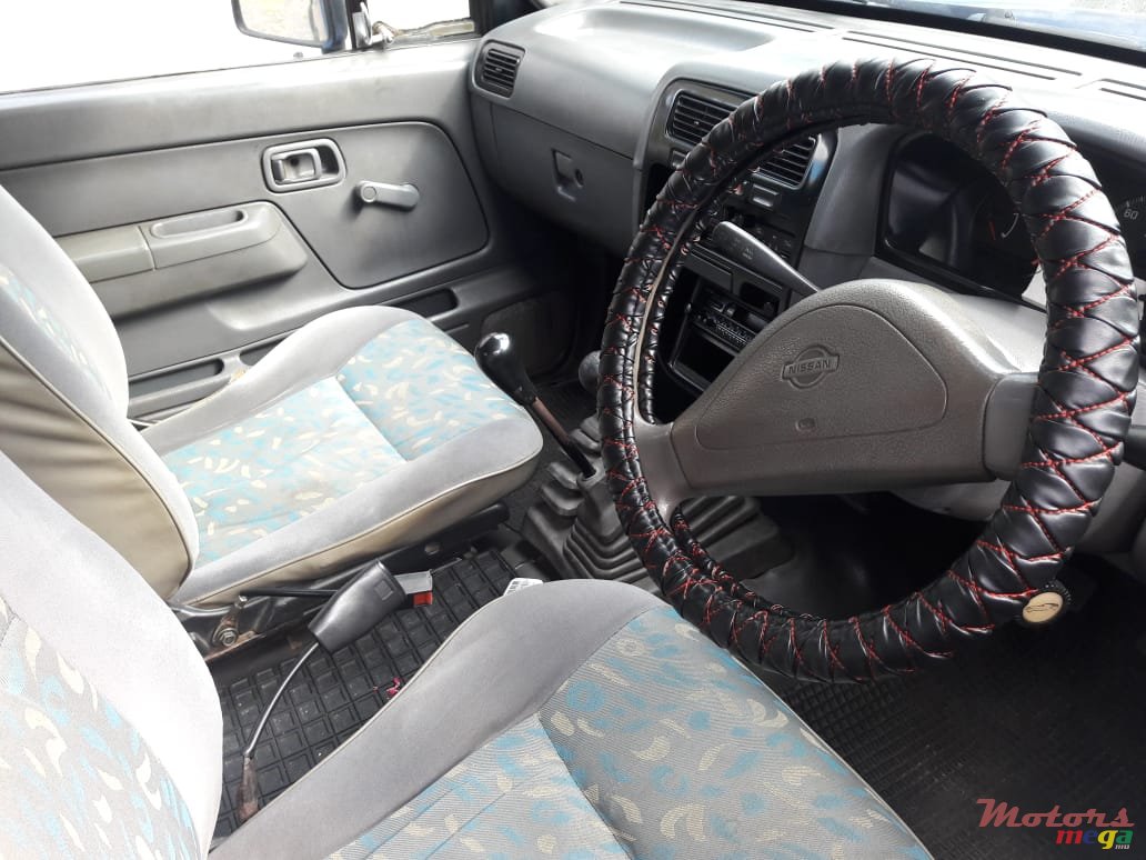1999' Nissan Navara photo #3