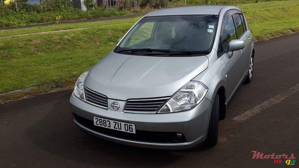 2006' Nissan Tiida photo #1