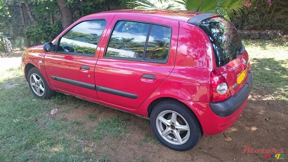 2005' Renault Clio photo #2