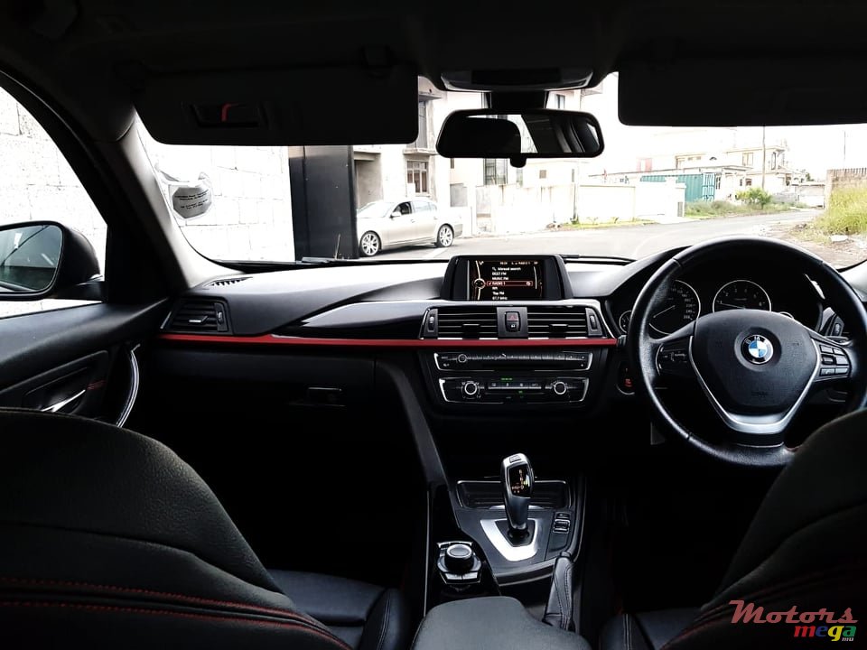 2013' BMW 3 Series photo #5