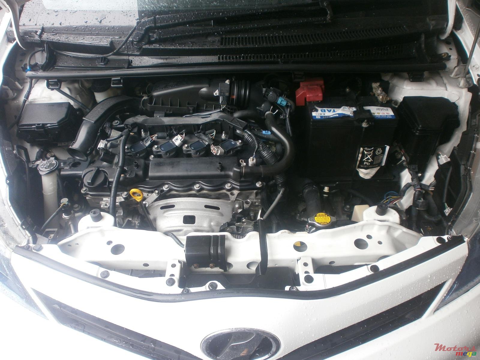 2012' Toyota Vitz photo #5