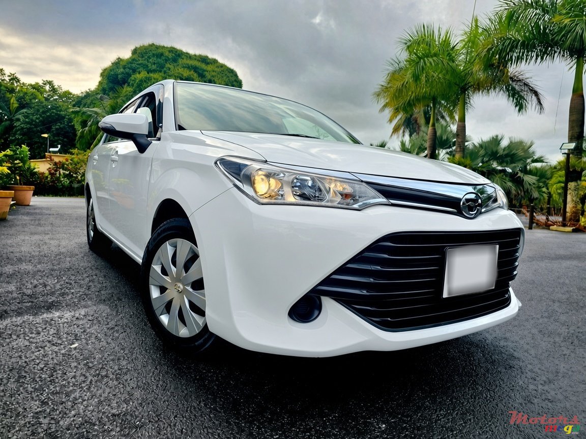 2015' Toyota photo #4