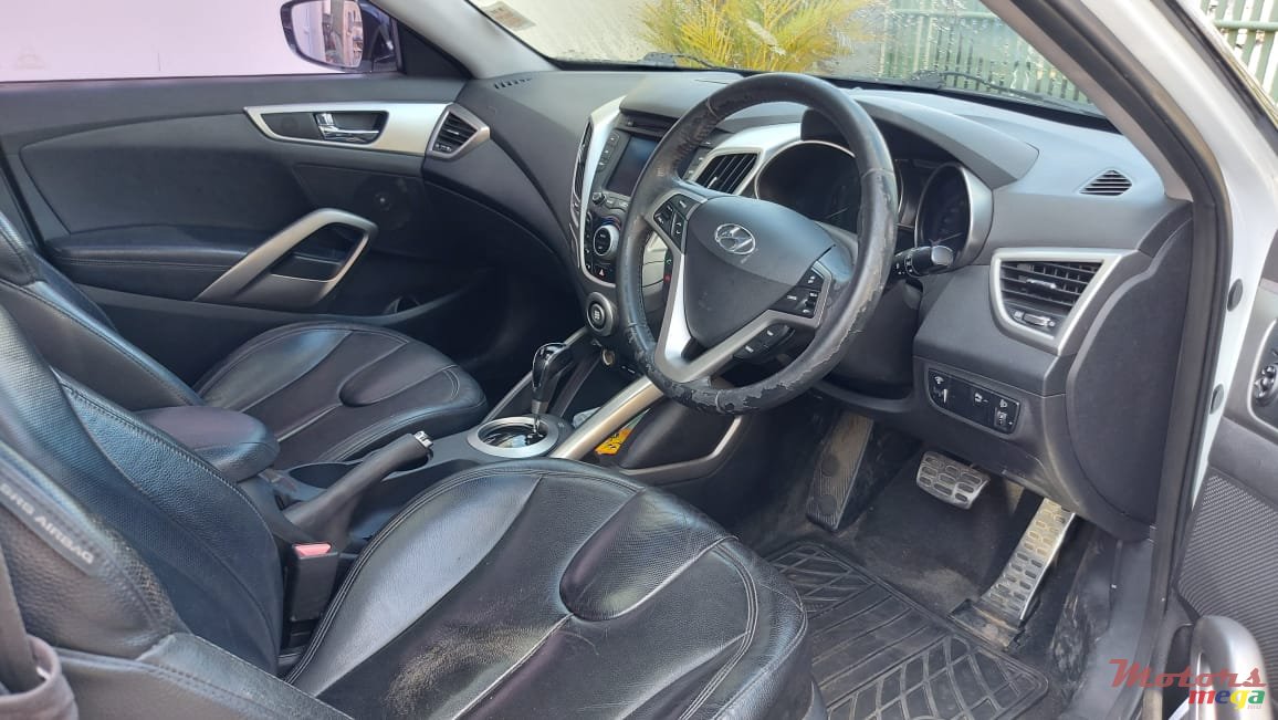 2012' Hyundai Veloster Full Option photo #4