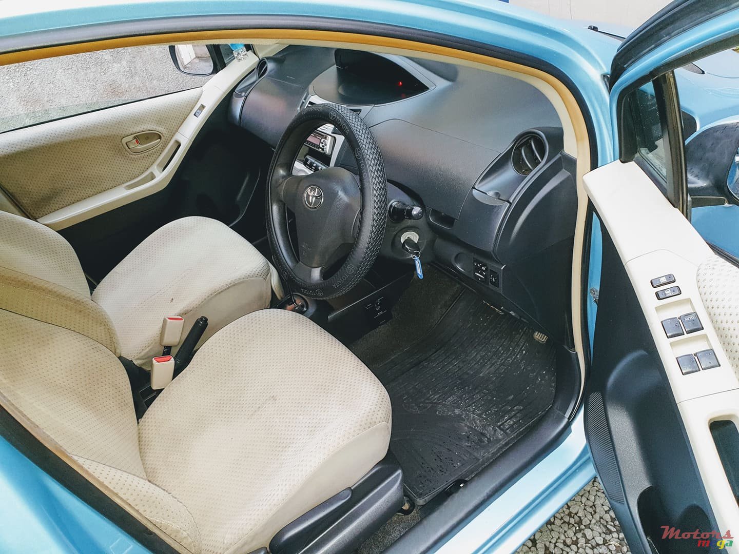 2006' Toyota Vitz photo #5