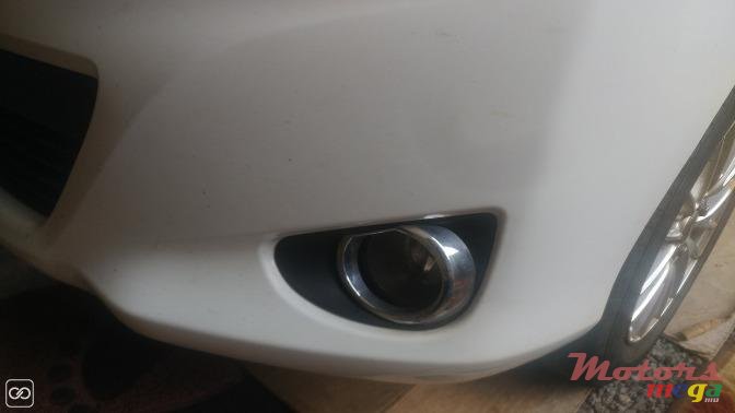 2012' Toyota Vitz photo #4