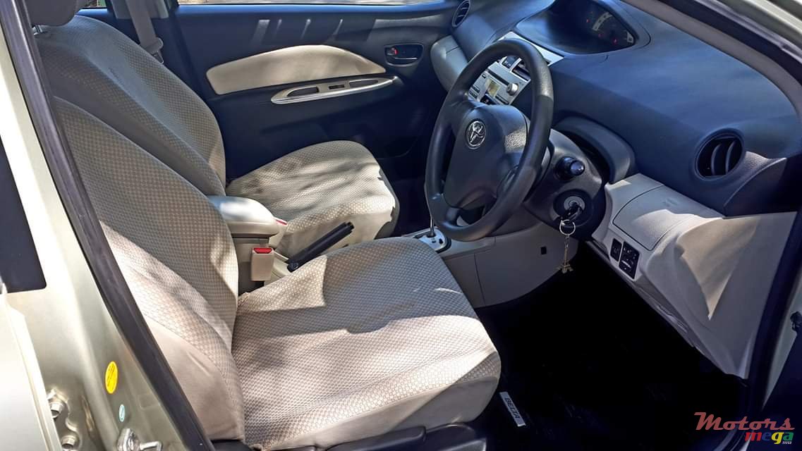 2006' Toyota Belta photo #5