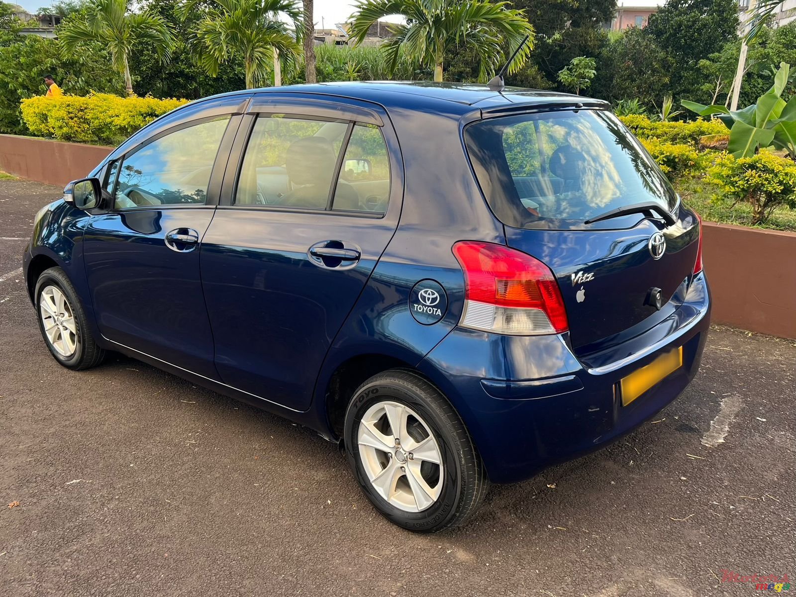 2009' Toyota Vitz photo #4