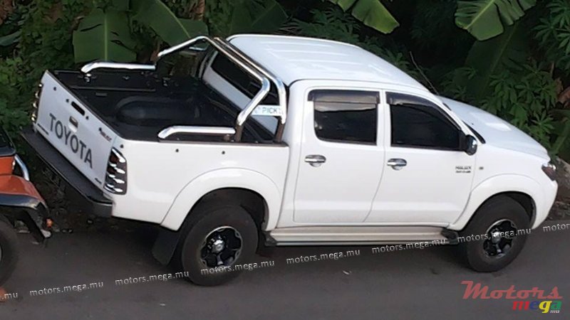 2008' Toyota Hilux photo #1