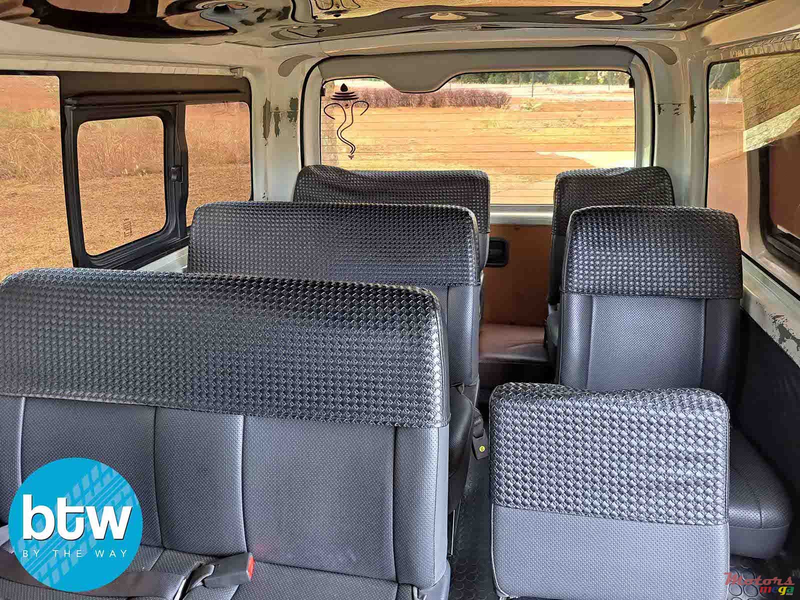 2017' Toyota HiAce photo #4