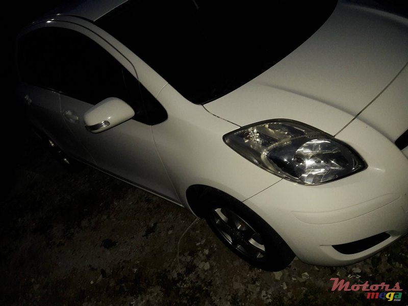 2010' Toyota Vitz photo #3