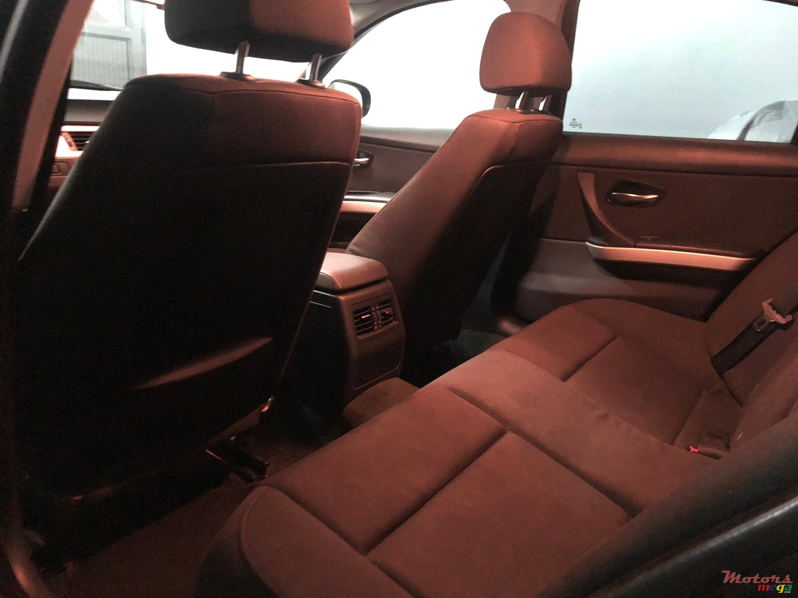 2009' BMW 3 Series E90 318i photo #6