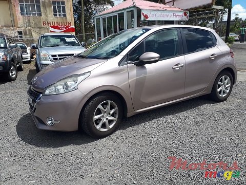 2013' Peugeot 208 photo #2