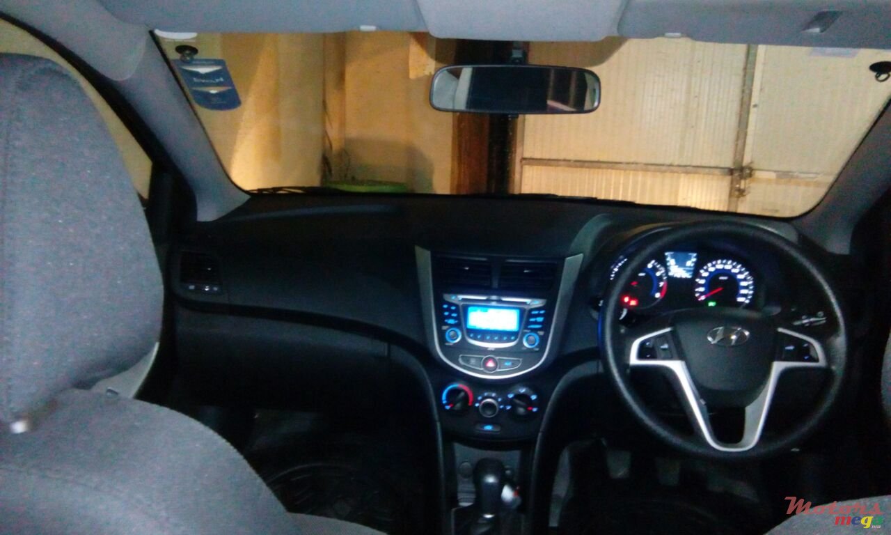 2012' Hyundai Accent photo #2