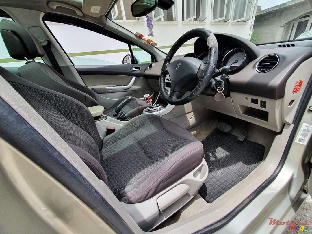 2010' Peugeot 308 photo #6