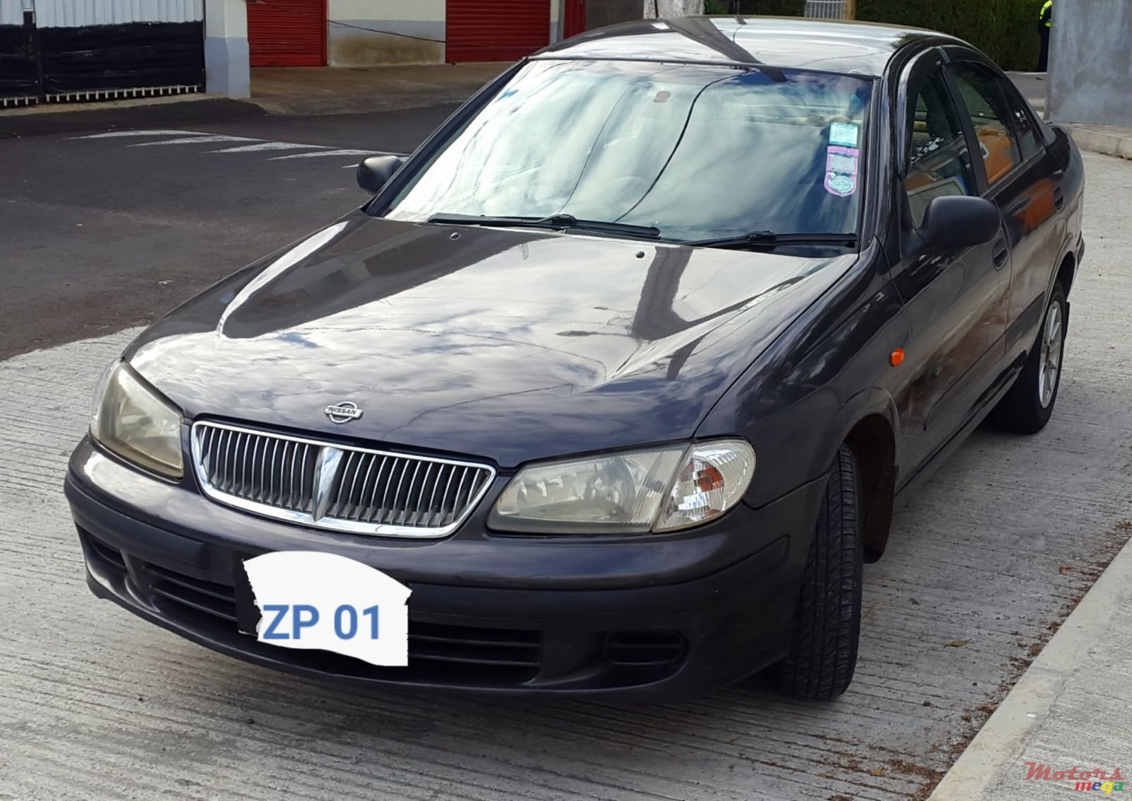 2001' Nissan Sunny Ex Saloon photo #1