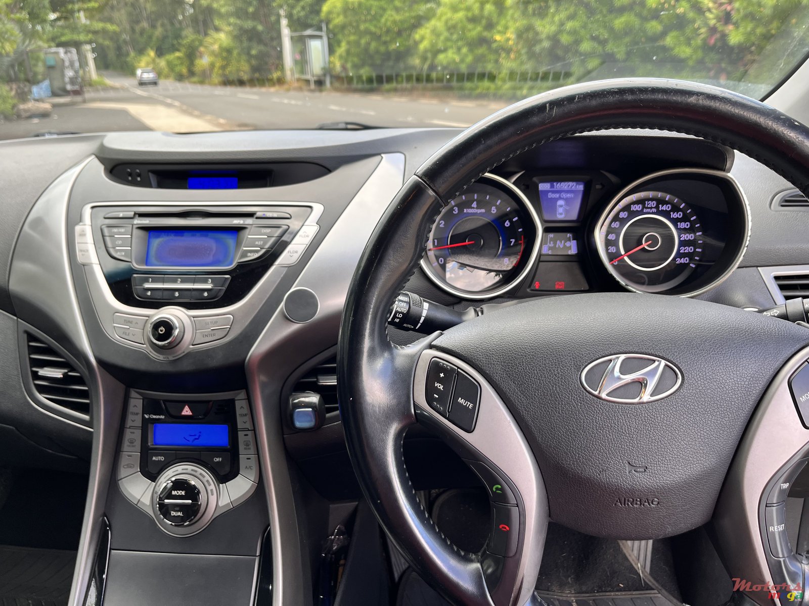 2013' Hyundai Elantra photo #5