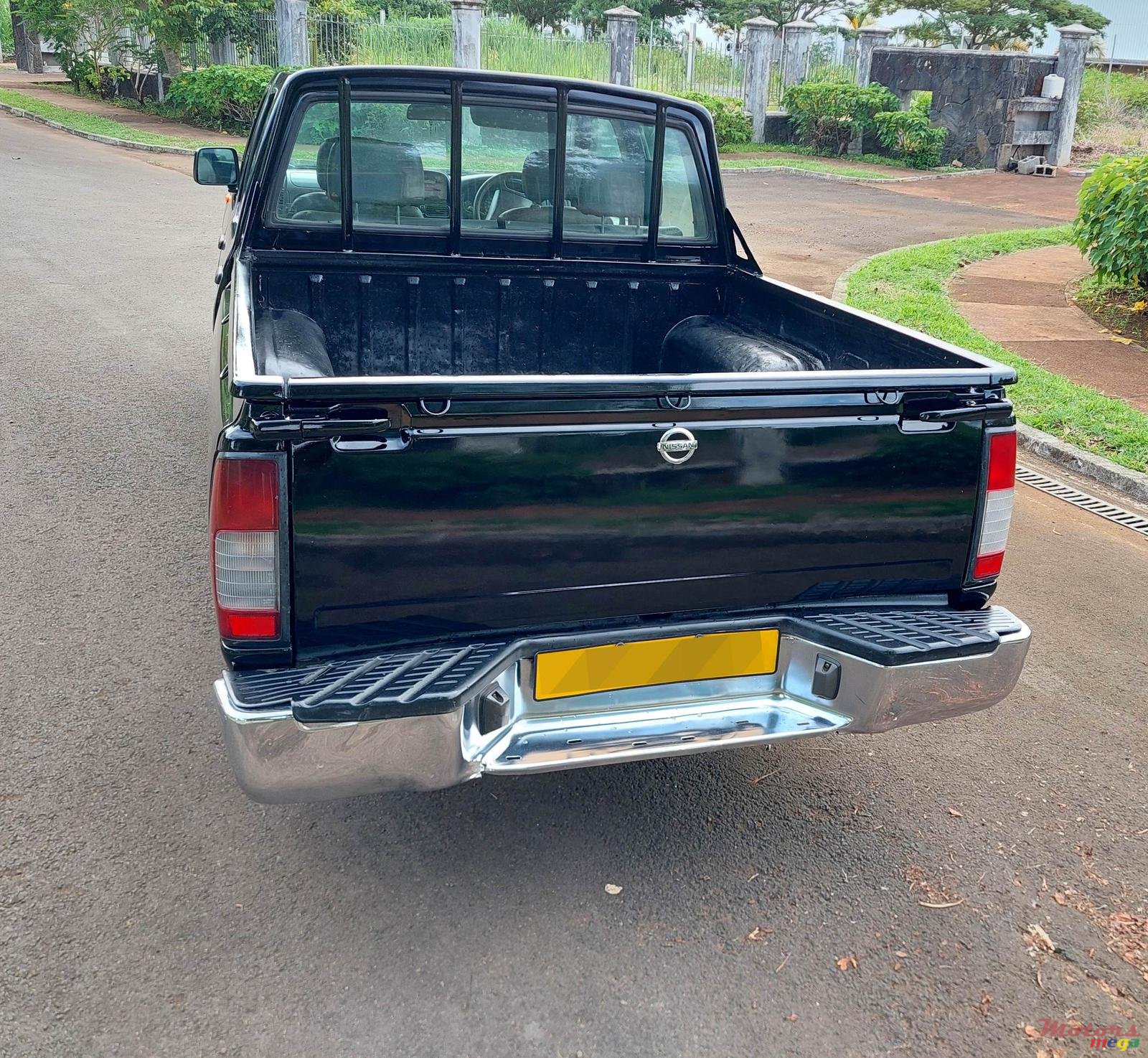 2011' Nissan Navara photo #4