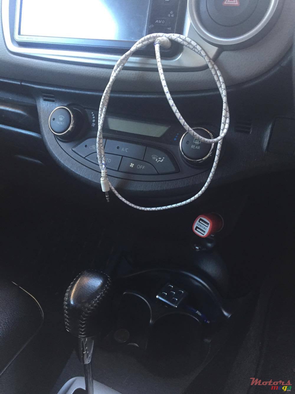 2011' Toyota Vitz photo #7