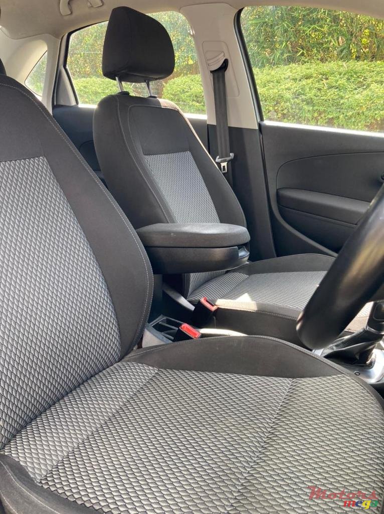 2017' Volkswagen Polo photo #7