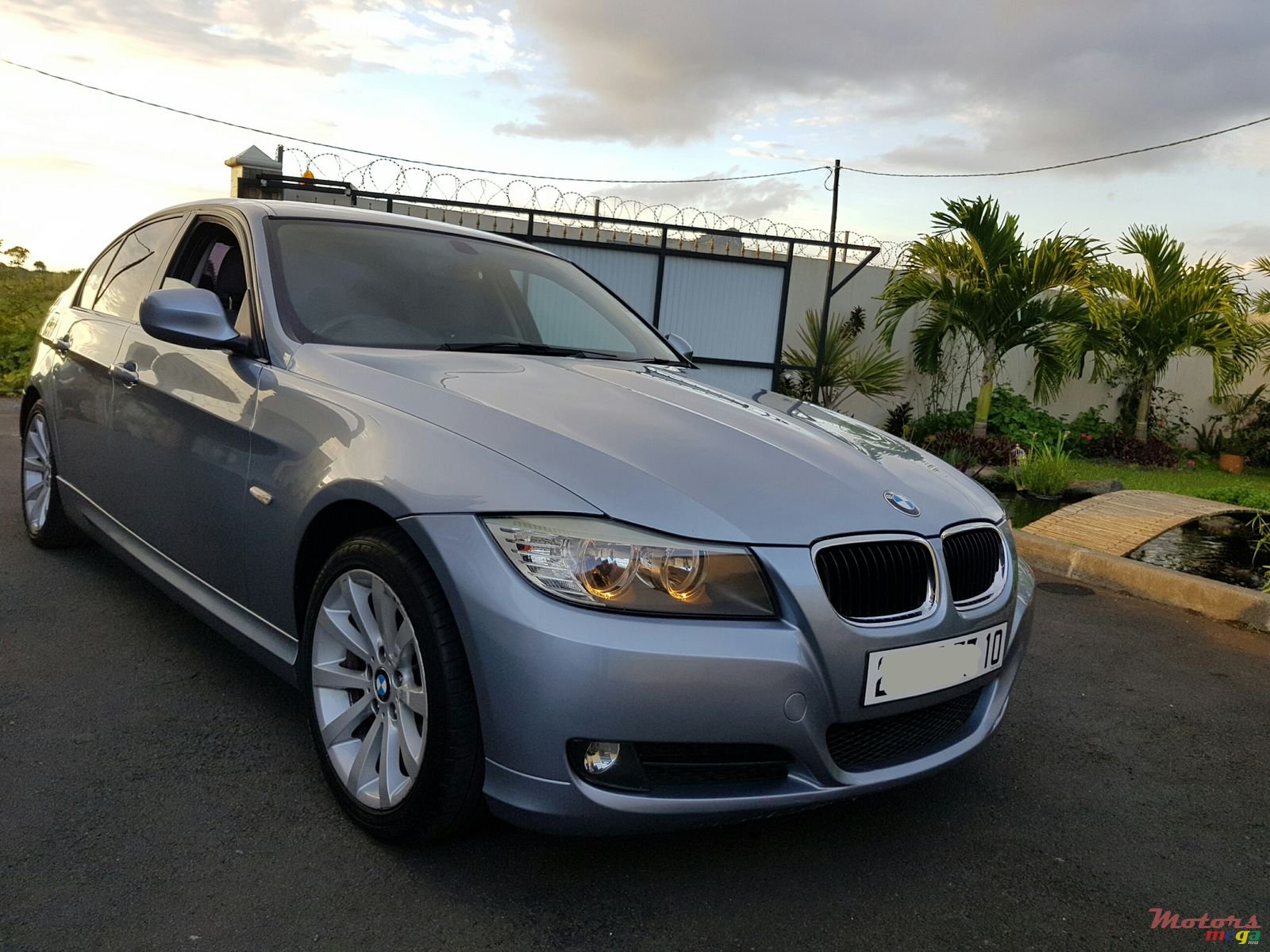 2010' BMW 320 Automatic photo #1