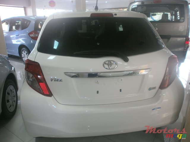2013' Toyota Yaris Vitz JAPAN photo #3