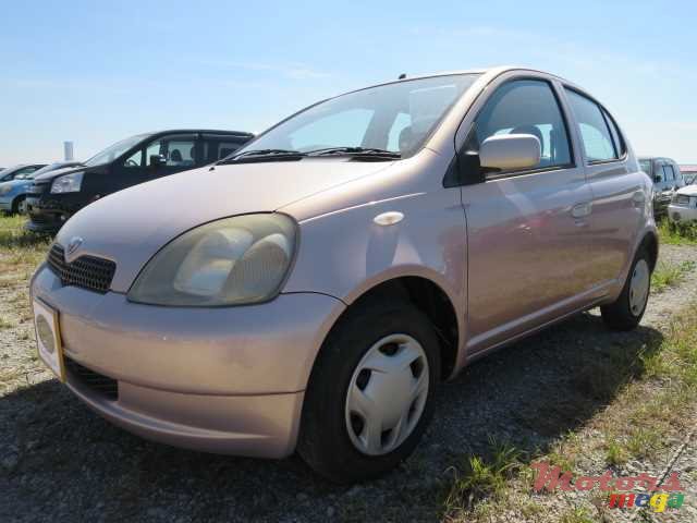 2000' Toyota Vitz photo #1