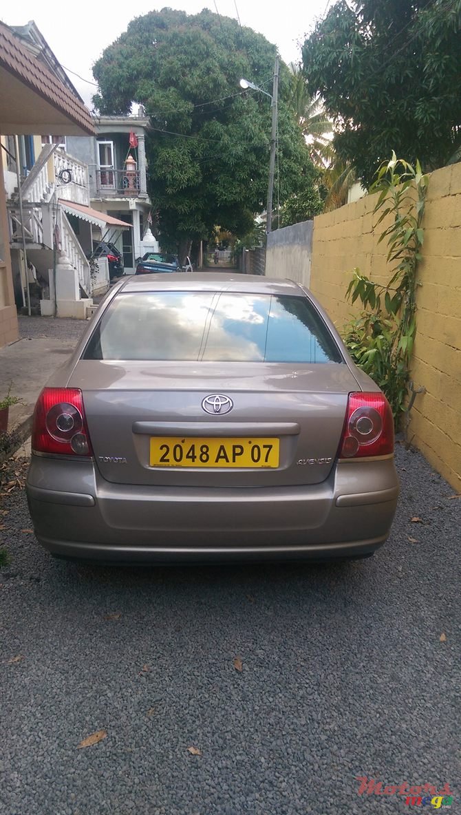 2008' Toyota Avensis photo #3