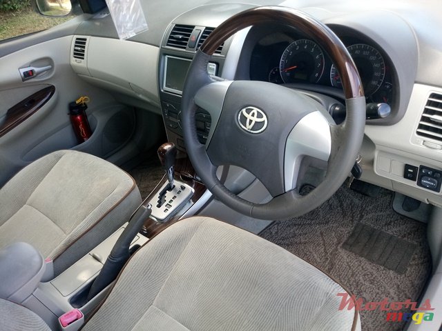 2011' Toyota Corolla Axio photo #4