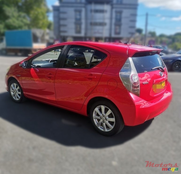 2013' Toyota Aqua photo #3