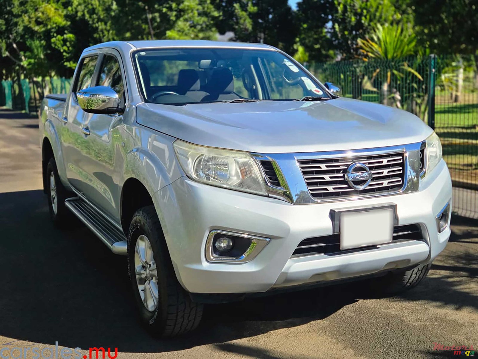 2018' Nissan Navara SE photo #2