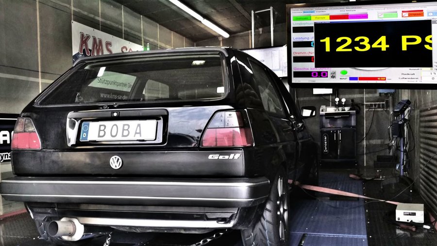 Watch This VW Golf Kill Lambos And A Bugatti Chiron To 290 km/h