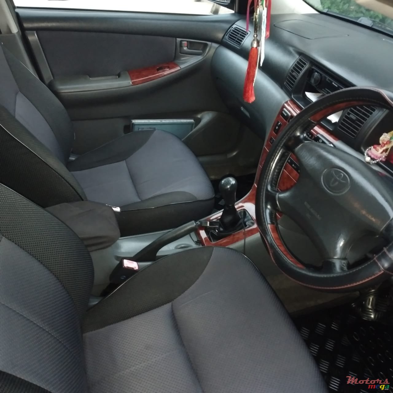 2004' Toyota Corolla NZE photo #2