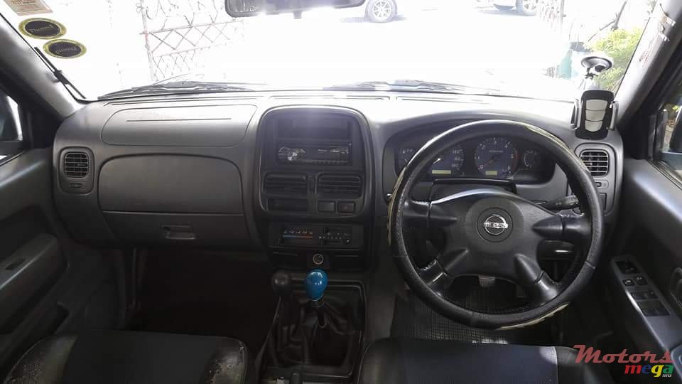 2003' Nissan Hardbody photo #5