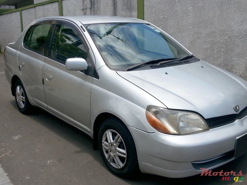 2000' Toyota PLATZ photo #1