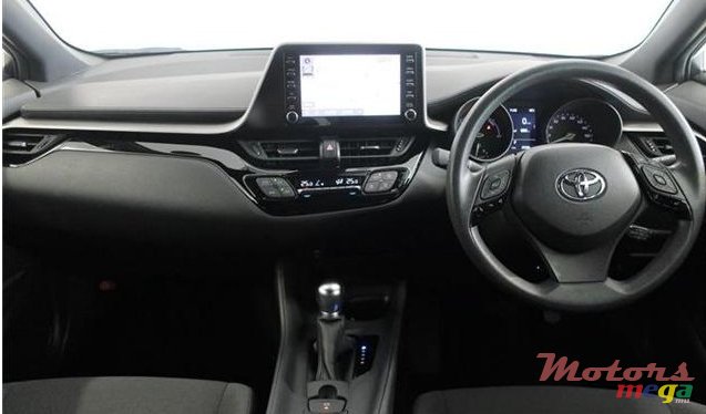 2020' Toyota C-HR photo #4