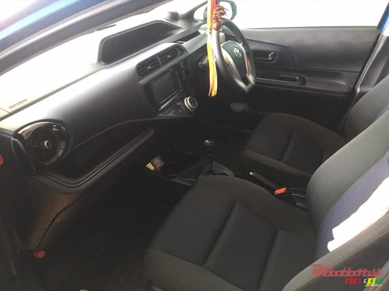 2016' Toyota Aqua photo #3