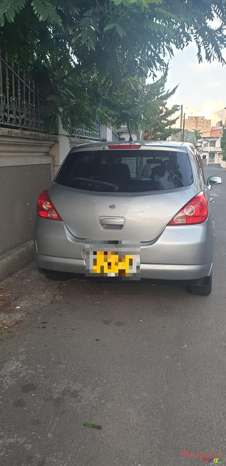 2006' Nissan Tiida Hatchback photo #1