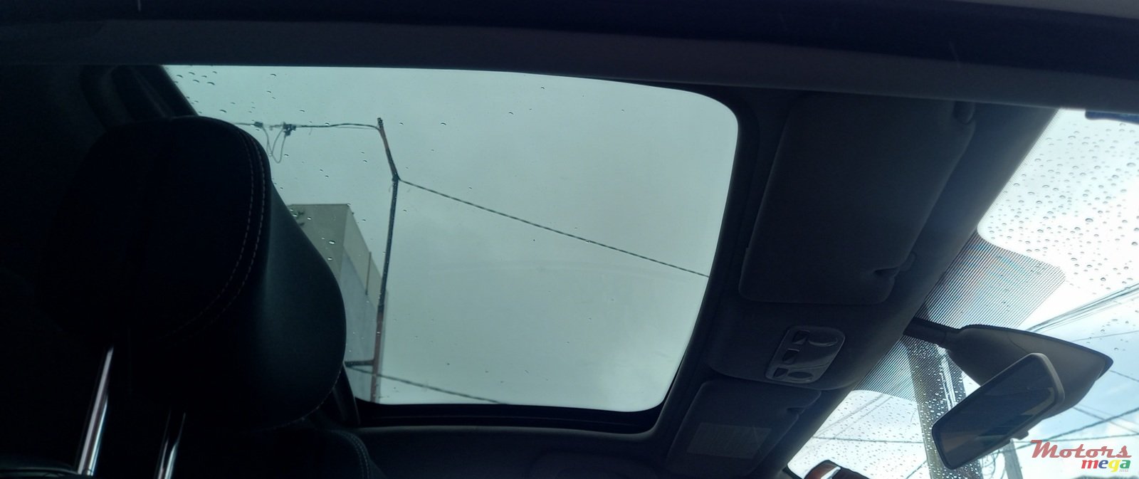 2010' Renault Megane Coupe photo #6