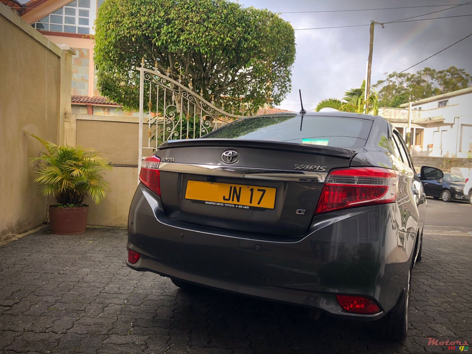 2017' Toyota Yaris SE limited photo #4