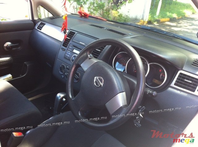 2006' Nissan TIIDA photo #2