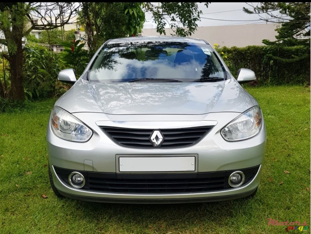 2012' Renault Fluence photo #4