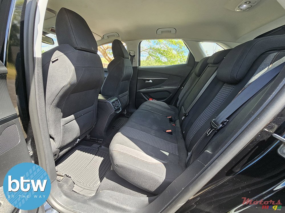 2017' Peugeot 3008 photo #6