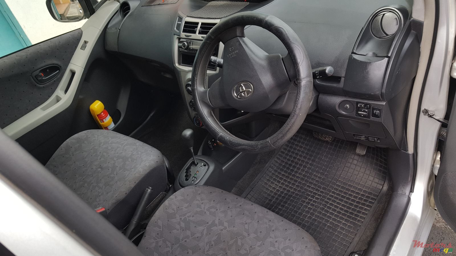 2009' Toyota Vitz photo #3