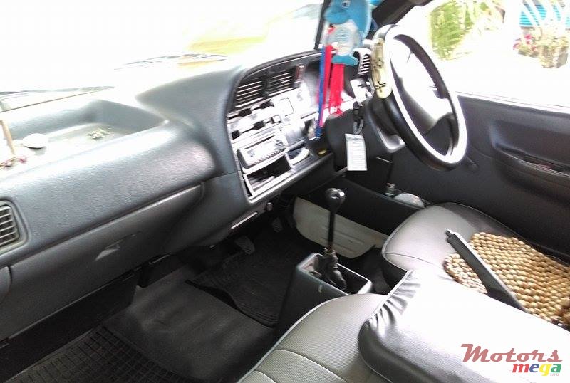 2000' Toyota HiAce photo #6